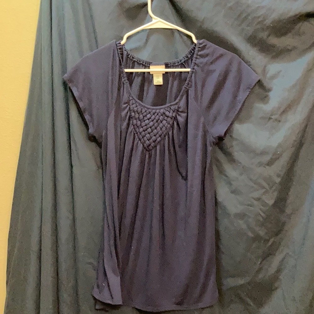 Shortsleeved with elastic neckband for  nursing